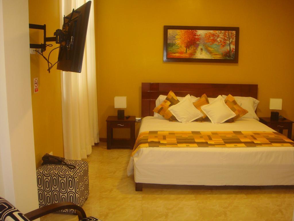 Hotel Europa Iquitos Exterior foto